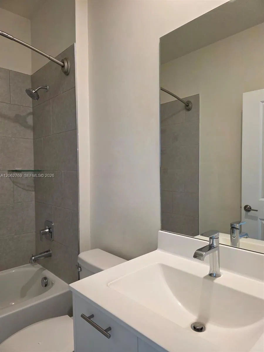 8167 NW 41st St #E-409 Doral, FL 33166