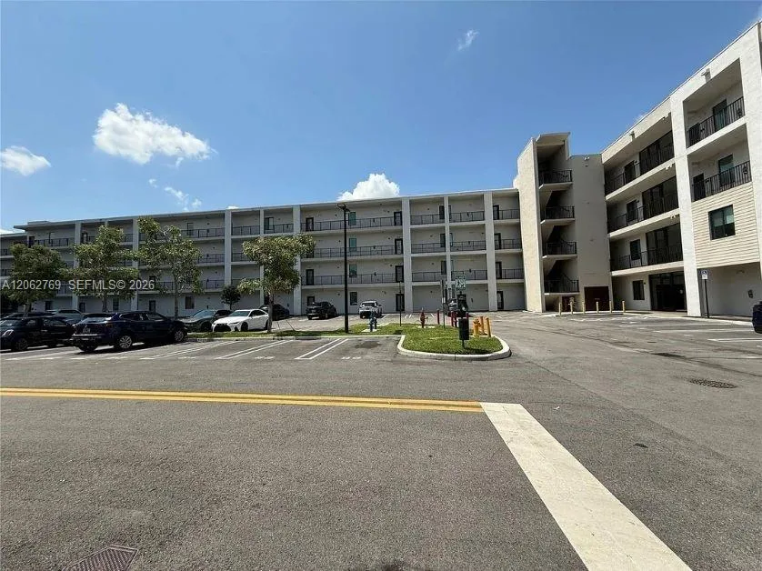 8167 NW 41st St #E-409 Doral, FL 33166