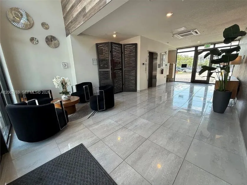 8167 NW 41st St #E-409 Doral, FL 33166
