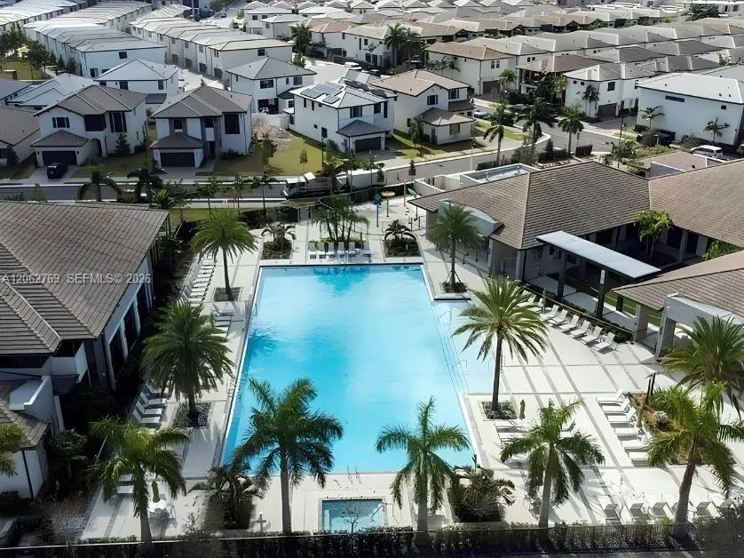 8167 NW 41st St #E-409 Doral, FL 33166