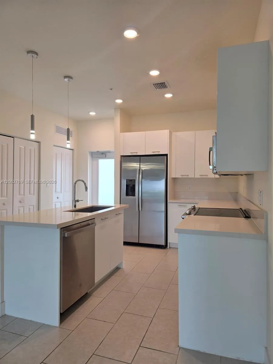 8167 NW 41st St #E-409 Doral, FL 33166