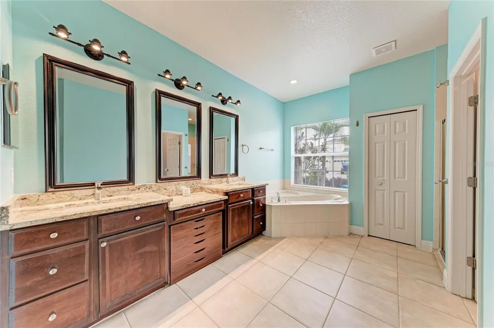 1656 PINYON PINE DR Sarasota, FL 34240