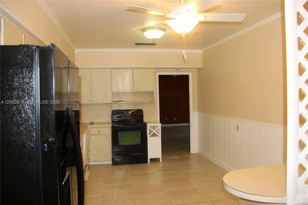 70 Hammond Dr Miami Springs, FL 33166