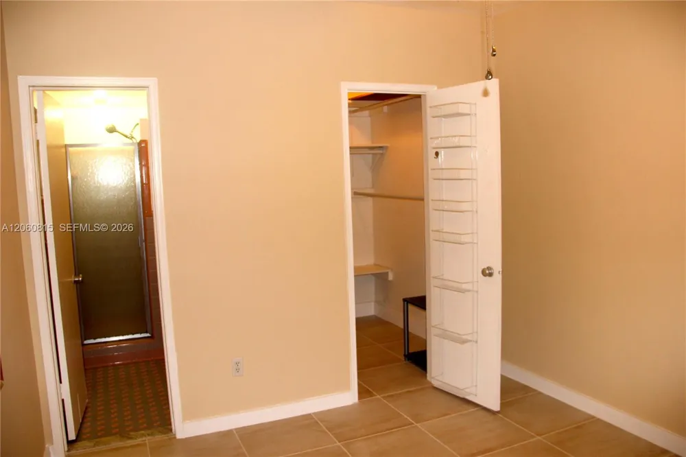70 Hammond Dr Miami Springs, FL 33166