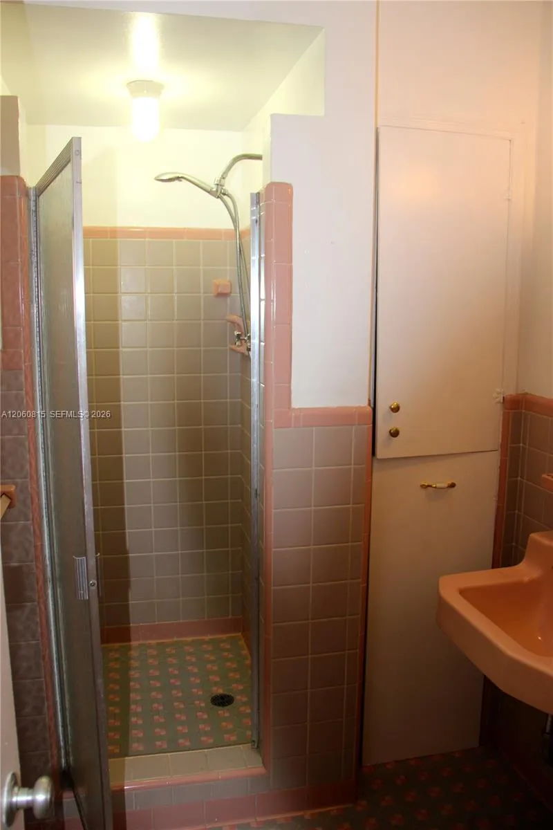 70 Hammond Dr Miami Springs, FL 33166