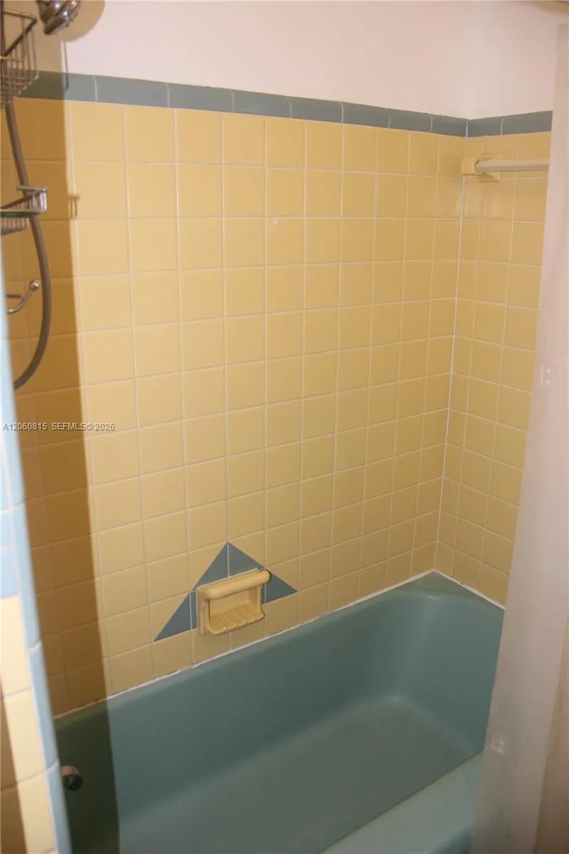 70 Hammond Dr Miami Springs, FL 33166