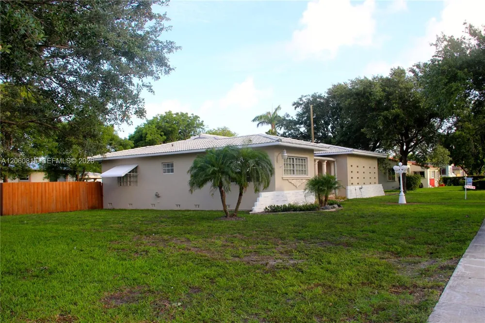 70 Hammond Dr Miami Springs, FL 33166