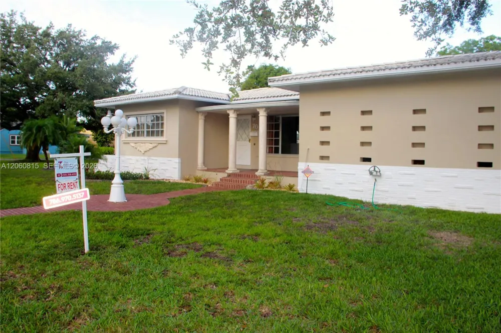 70 Hammond Dr Miami Springs, FL 33166