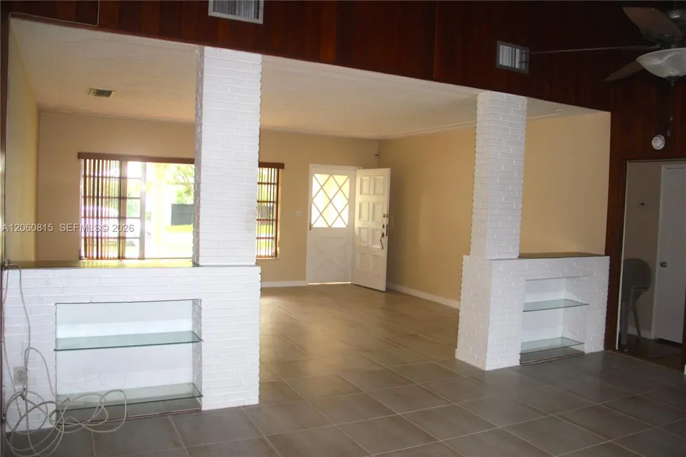 70 Hammond Dr Miami Springs, FL 33166