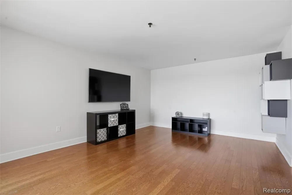 300 Riverfront Drive Detroit, MI 48226