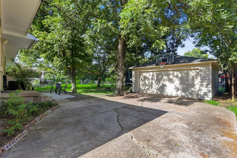 13227 Challaburton Drive Farmers Branch, TX 75234