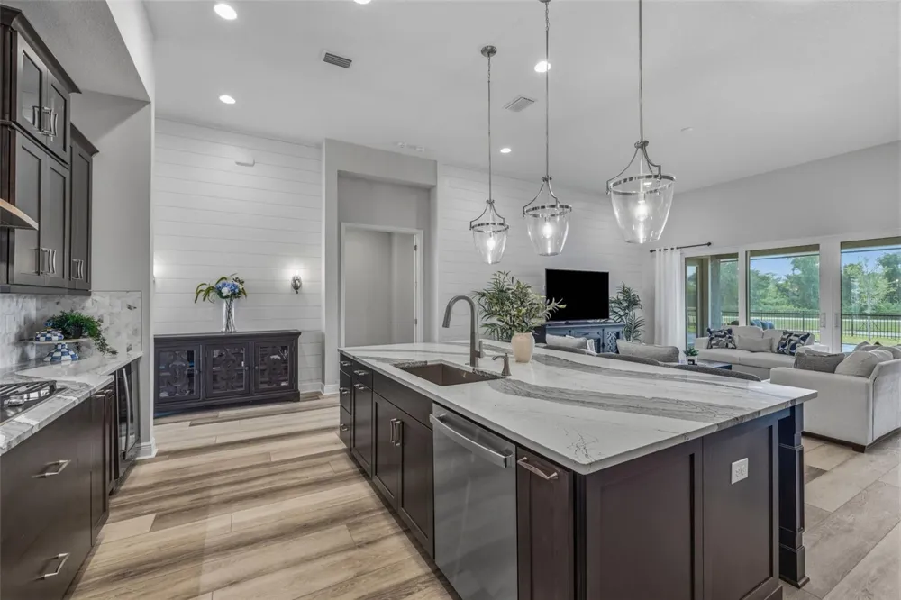 5254 WOLF CREEK DRIVE Apollo Beach, FL 33572