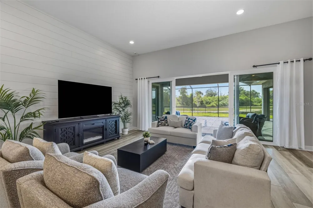 5254 WOLF CREEK DRIVE Apollo Beach, FL 33572
