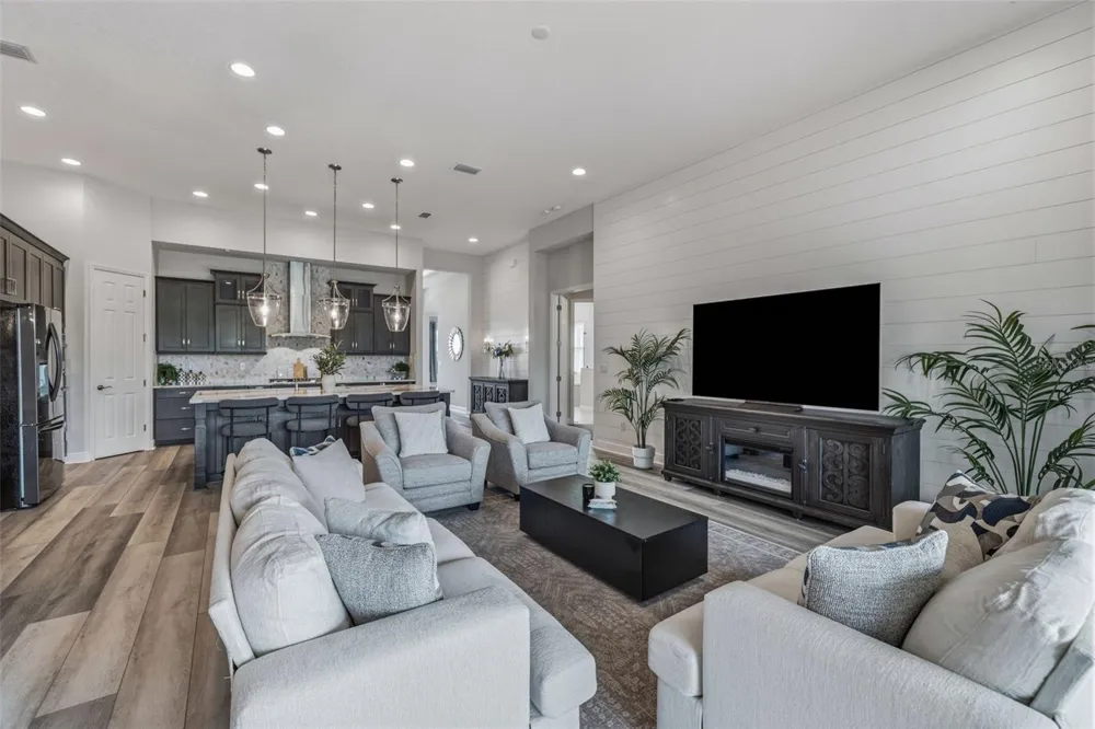 5254 WOLF CREEK DRIVE Apollo Beach, FL 33572