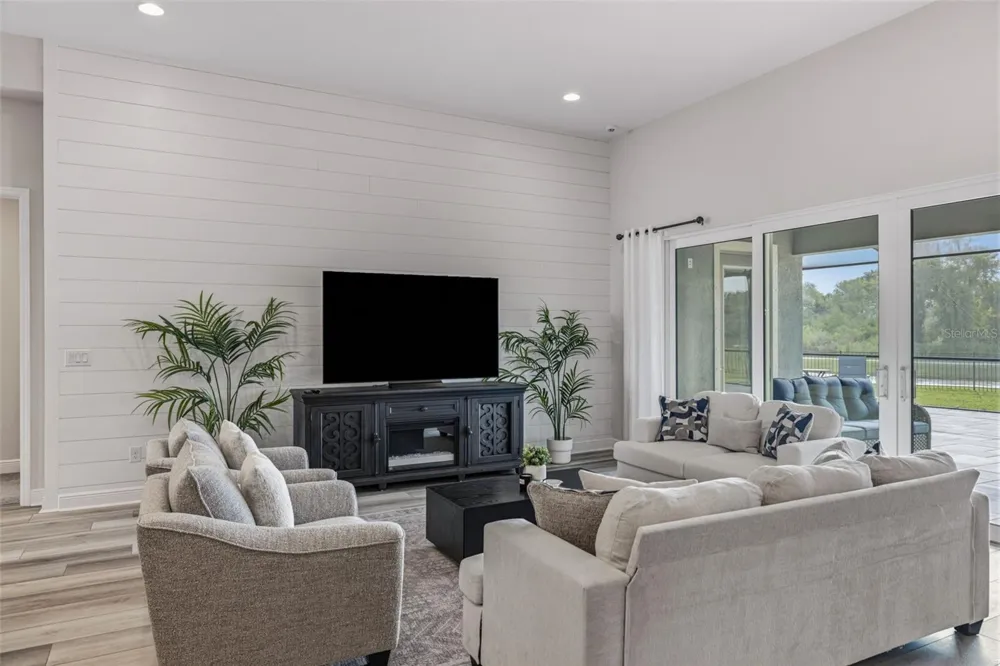 5254 WOLF CREEK DRIVE Apollo Beach, FL 33572