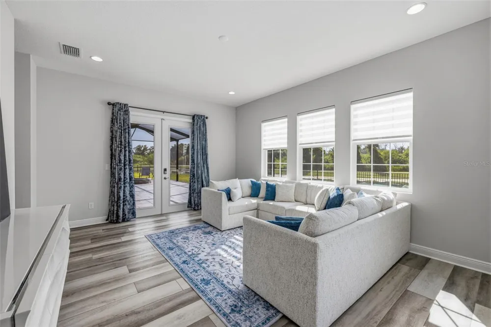 5254 WOLF CREEK DRIVE Apollo Beach, FL 33572