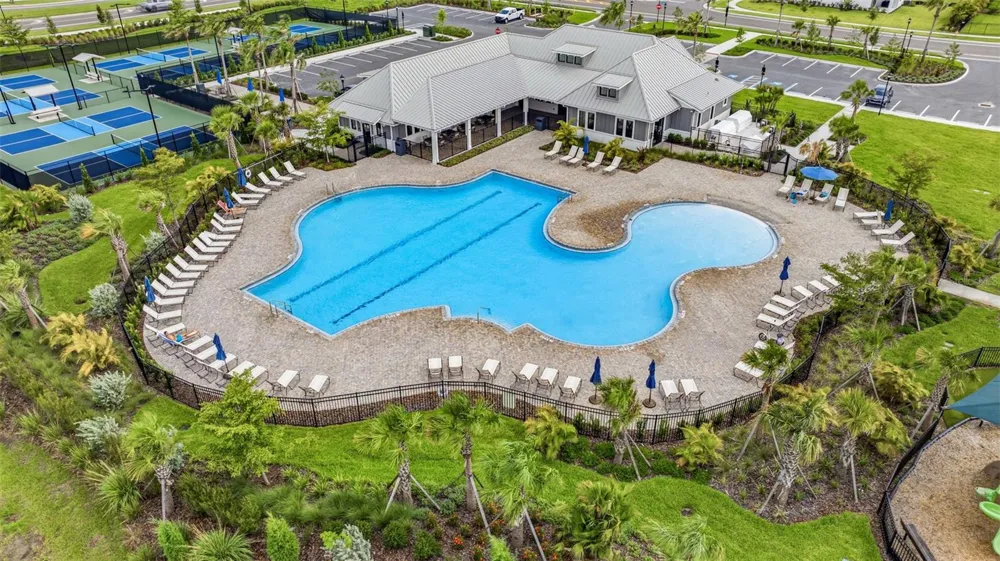 5254 WOLF CREEK DRIVE Apollo Beach, FL 33572