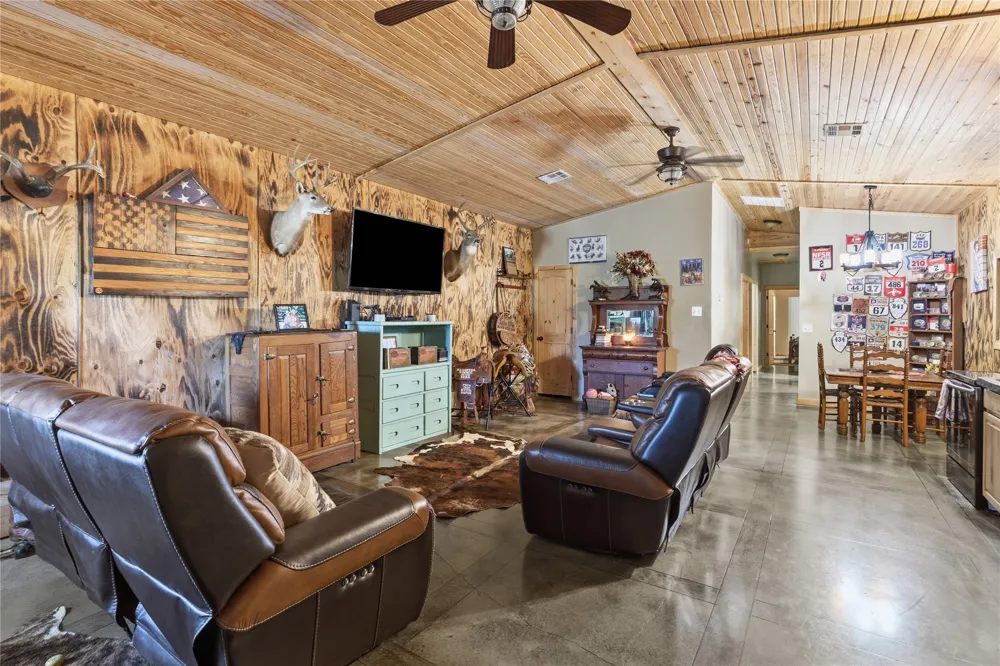 2096 E 168th Street Skiatook, OK 74070