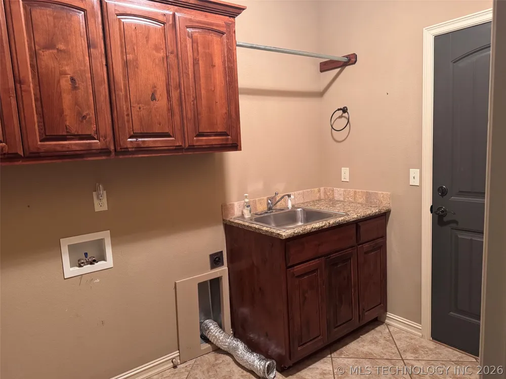 810 S Tallchief Avenue Skiatook, OK 74070