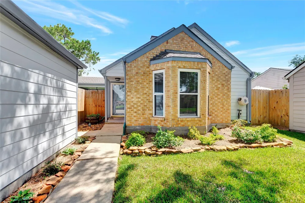 16707 Ashmoor Court Houston, TX 77058