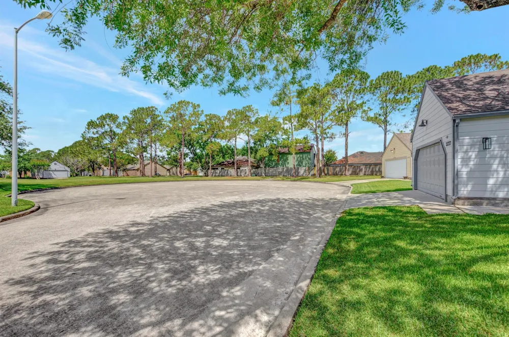 16707 Ashmoor Court Houston, TX 77058
