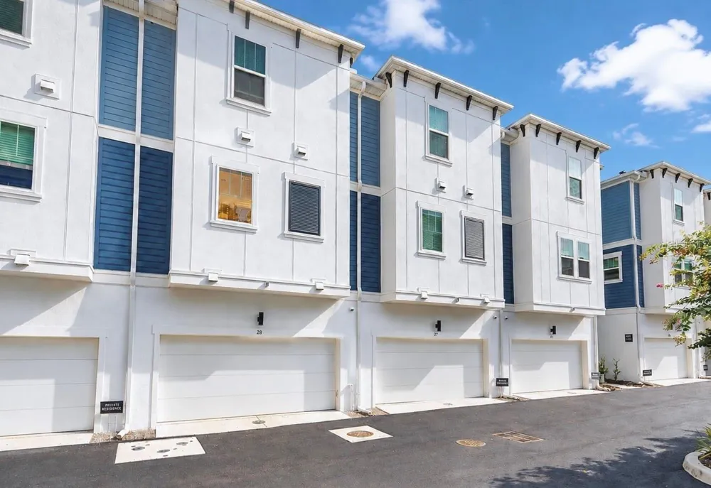 6605 NEBRASKA AVENUE #28 Tampa, FL 33604