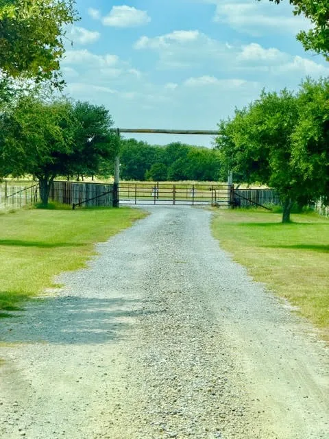 5026 Upper Montague Road Bowie, TX 76230