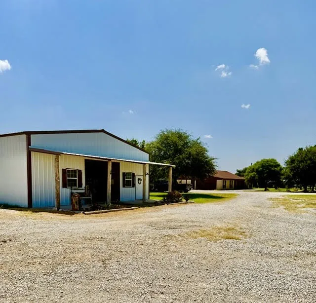 5026 Upper Montague Road Bowie, TX 76230