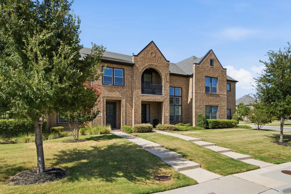 2221 Lasso Lane Carrollton, TX 75010