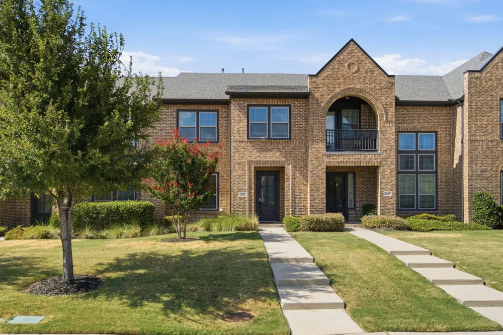 2221 Lasso Lane Carrollton, TX 75010