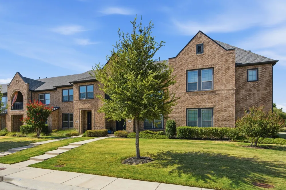 2221 Lasso Lane Carrollton, TX 75010