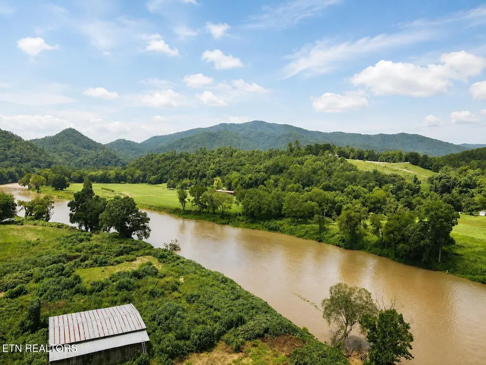 253 S Highway 107 Del Rio, TN 37727