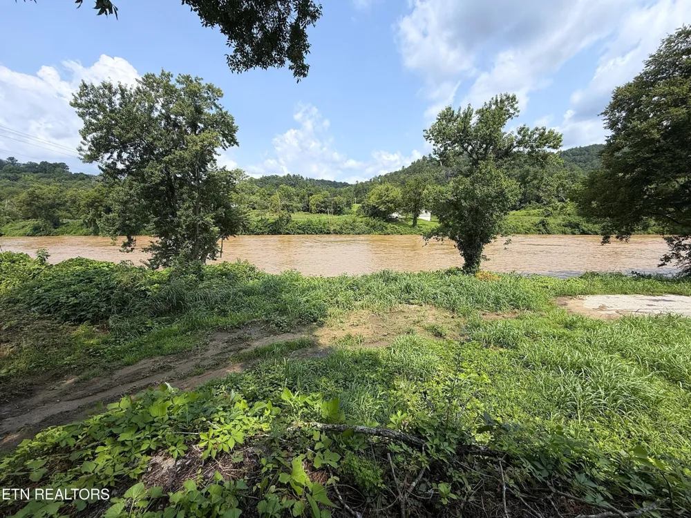 253 S Highway 107 Del Rio, TN 37727