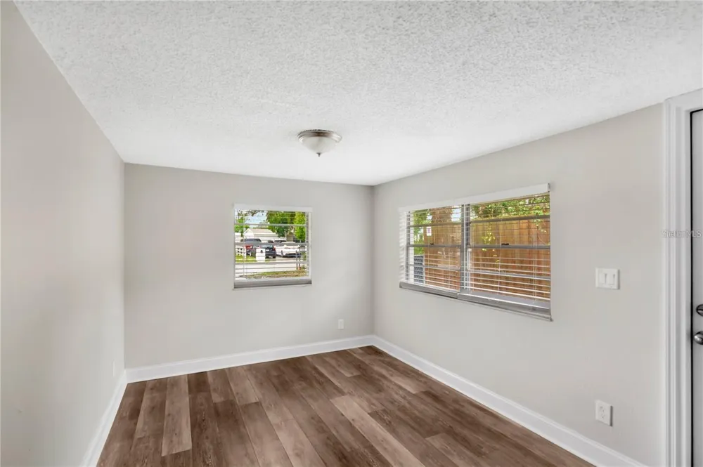 4105 W MANGO AVENUE Tampa, FL 33616