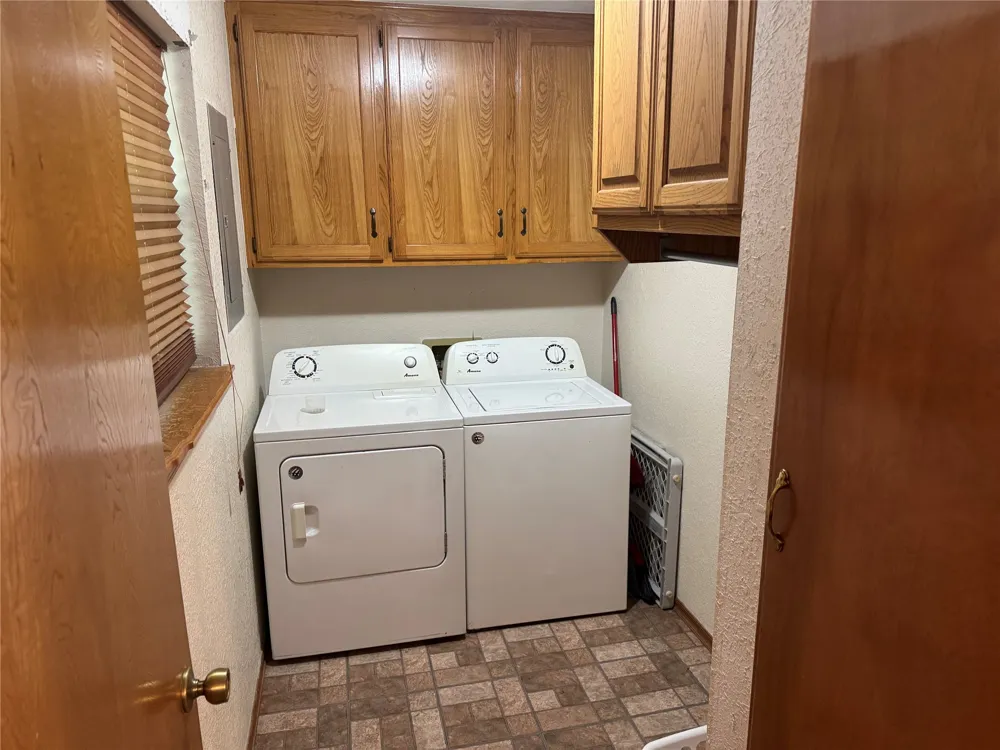1608 E Crestview Avenue E Marietta, OK 73448