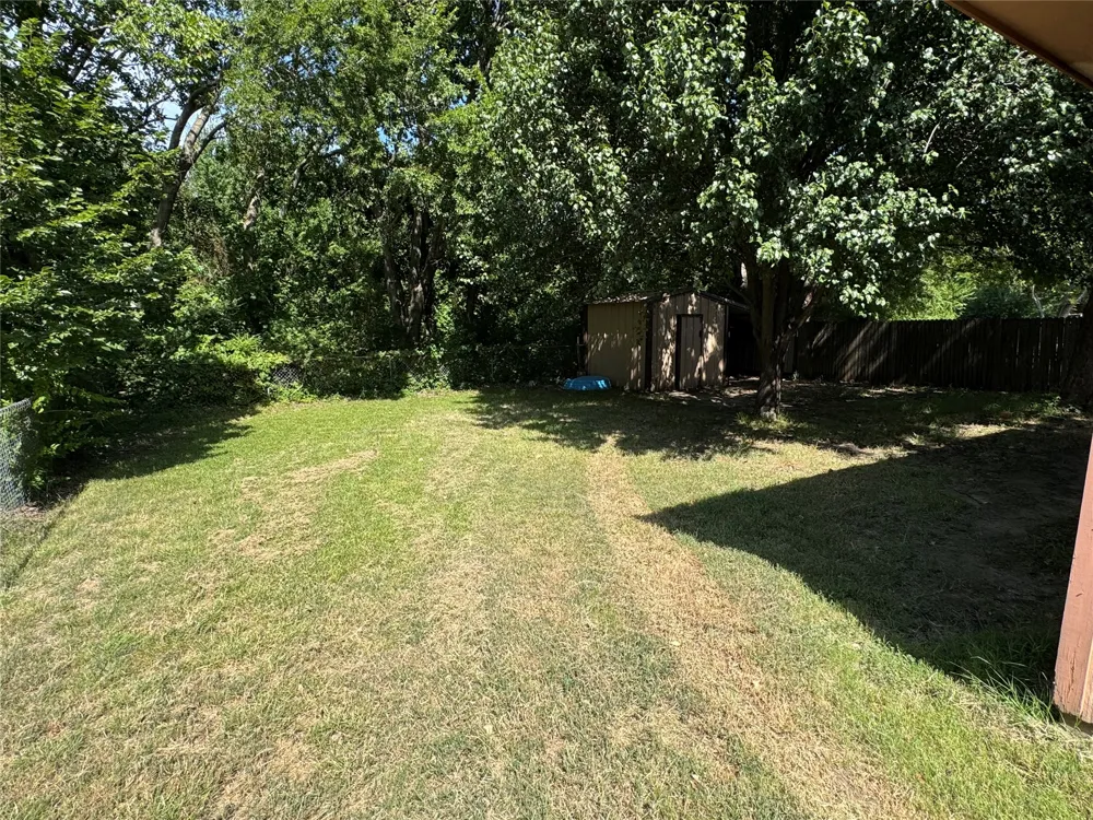 1608 E Crestview Avenue E Marietta, OK 73448