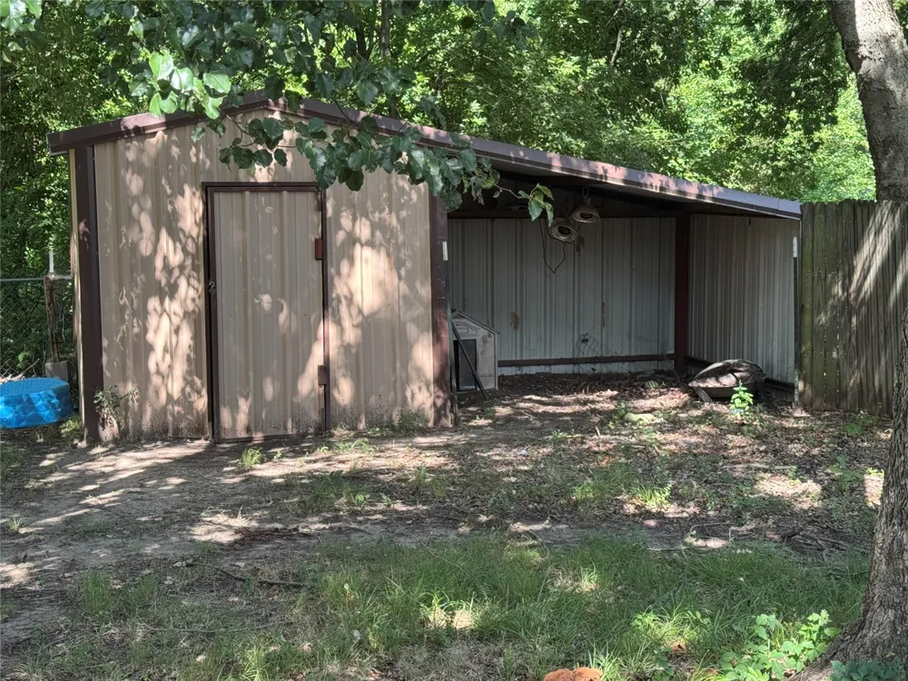 1608 E Crestview Avenue E Marietta, OK 73448