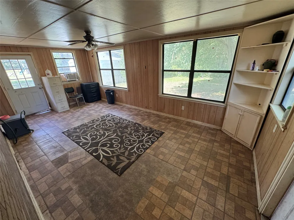 1608 E Crestview Avenue E Marietta, OK 73448