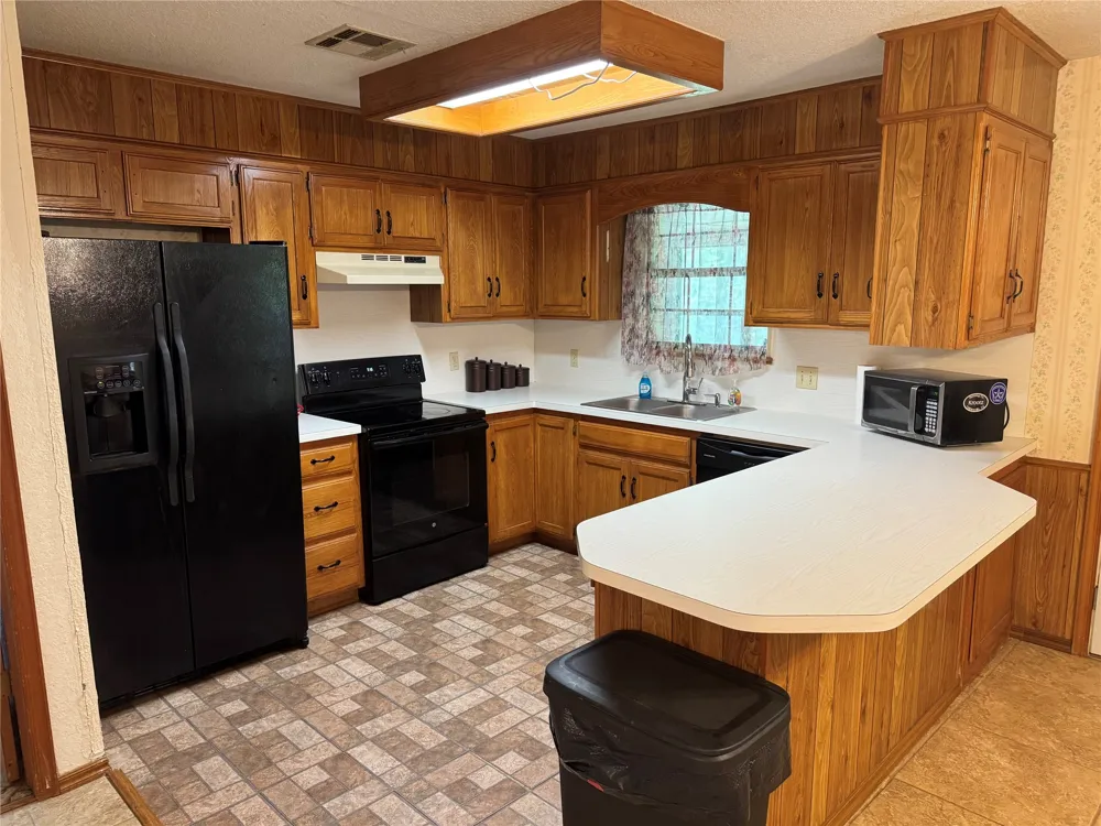 1608 E Crestview Avenue E Marietta, OK 73448