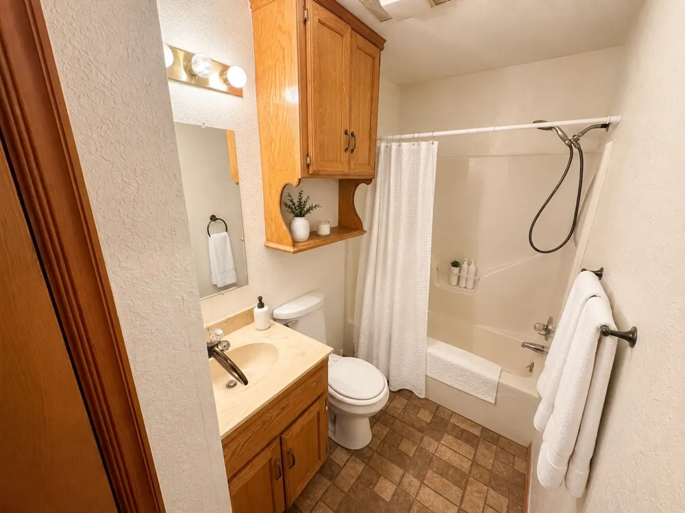 1608 E Crestview Avenue E Marietta, OK 73448