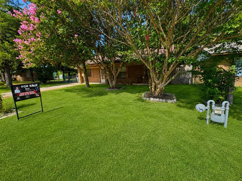 1608 E Crestview Avenue E Marietta, OK 73448