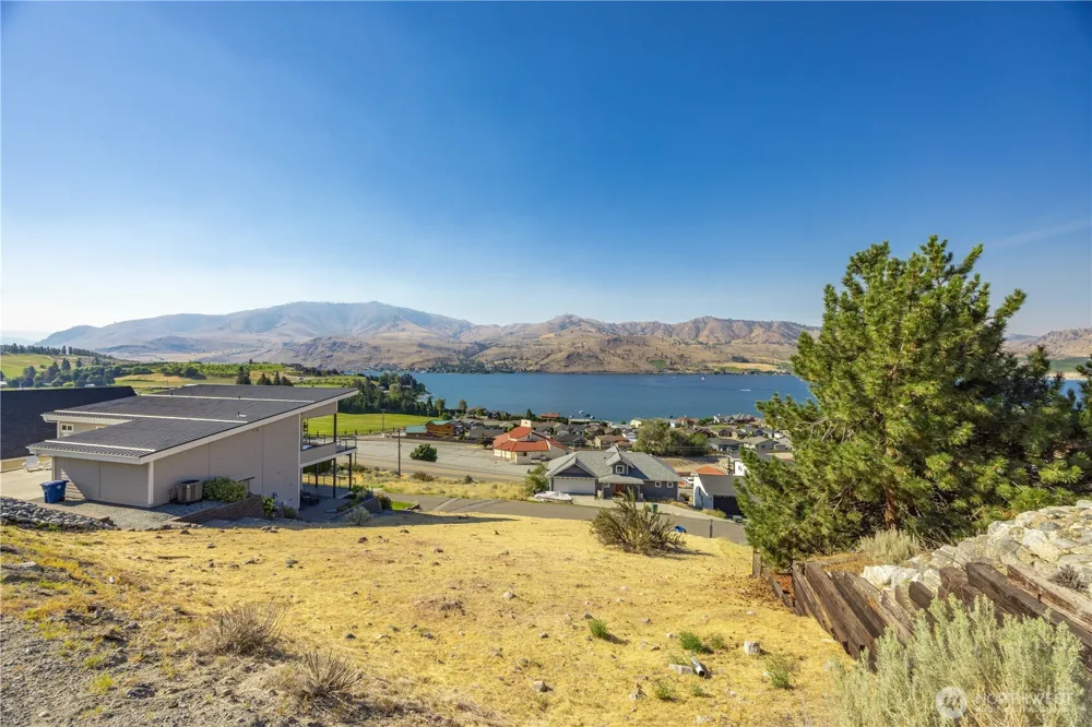 115 San Remo Ln Chelan, WA 98816