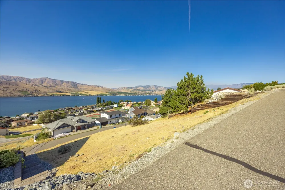 115 San Remo Ln Chelan, WA 98816