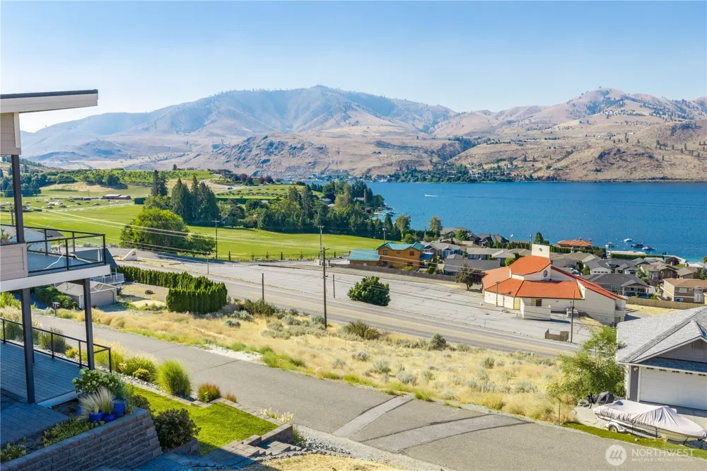 115 San Remo Ln Chelan, WA 98816