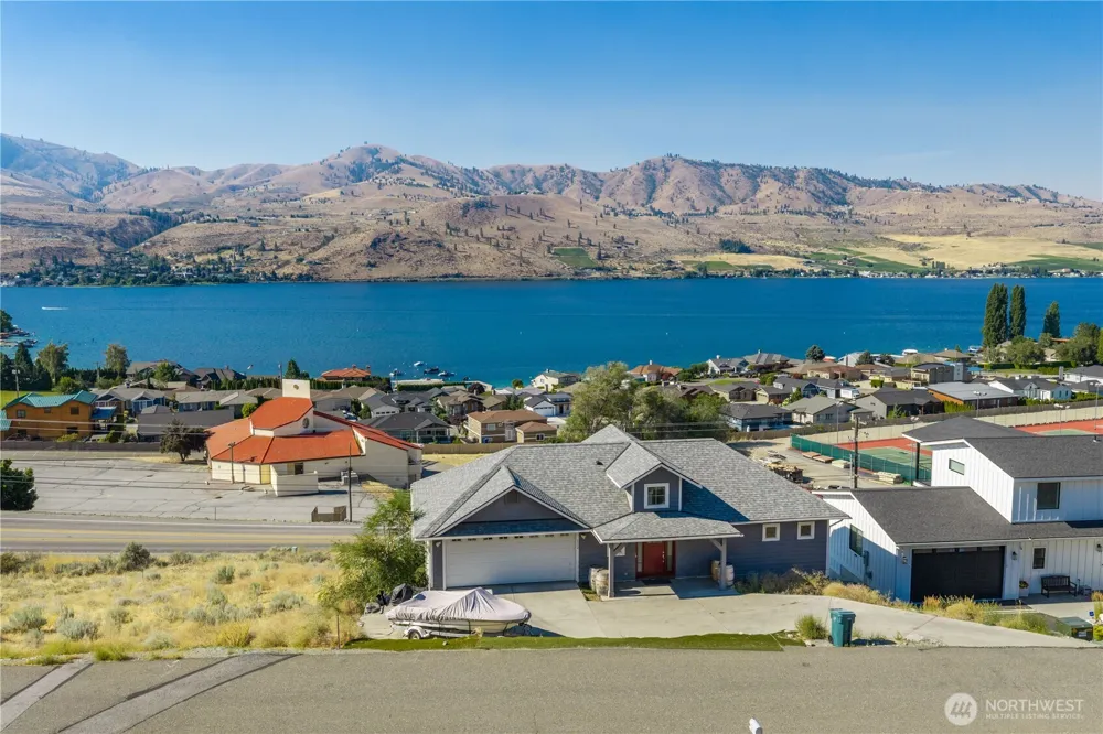 115 San Remo Ln Chelan, WA 98816