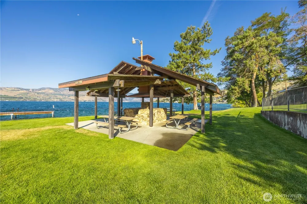 115 San Remo Ln Chelan, WA 98816