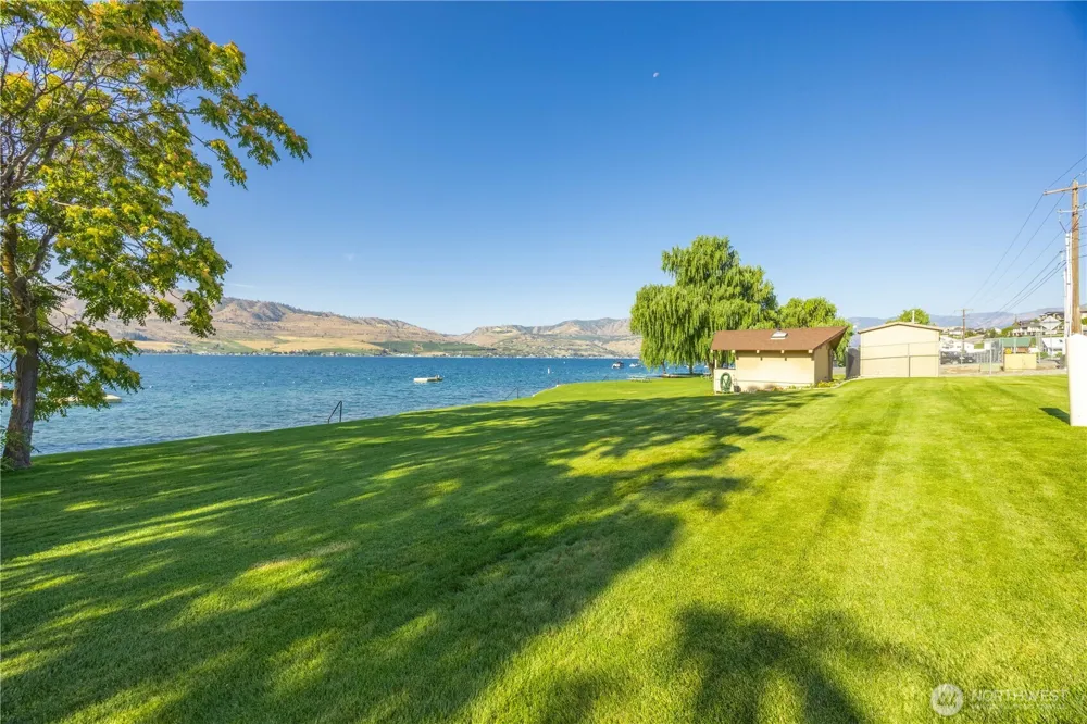 115 San Remo Ln Chelan, WA 98816