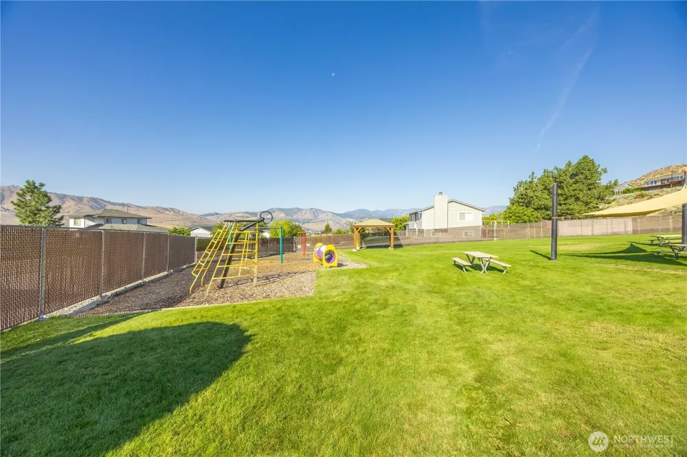 115 San Remo Ln Chelan, WA 98816