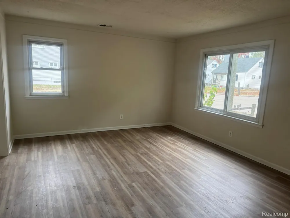 26475 Lorenz Street Madison Heights City, MI 48071