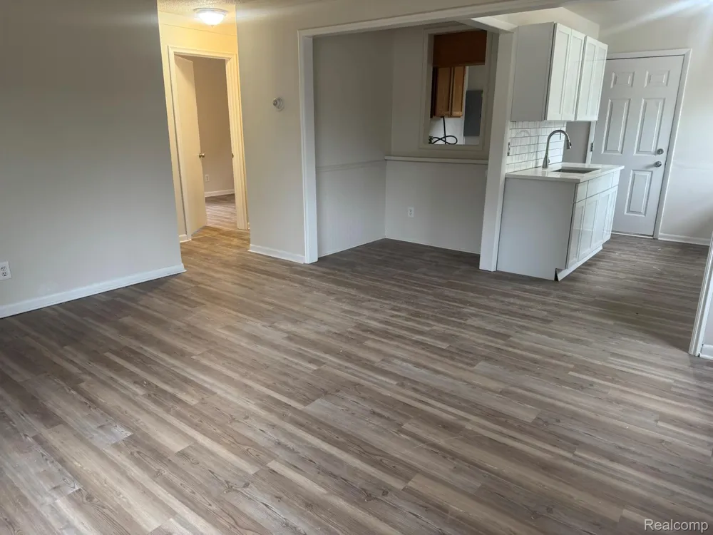 26475 Lorenz Street Madison Heights City, MI 48071